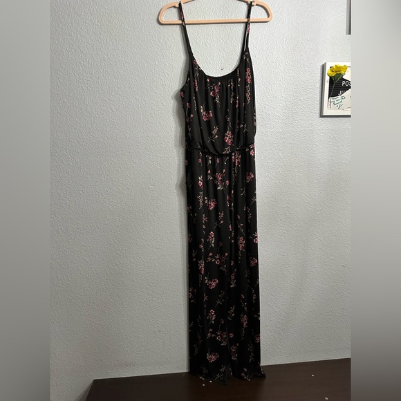 EUC XL Jumpsuit Black with floral print. - Picture 7 of 12
